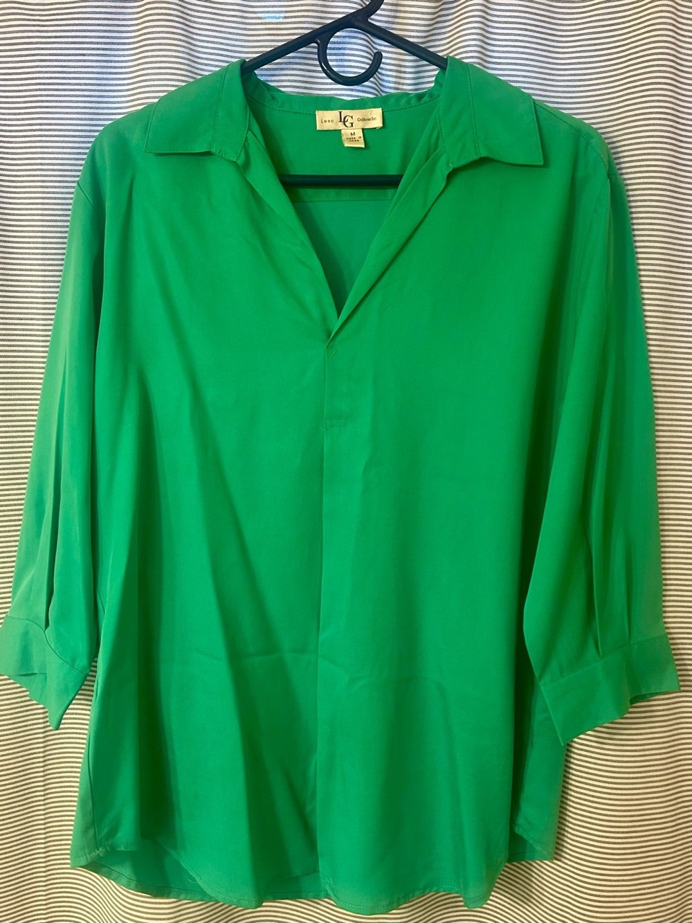 Lena Gabrielle V-Neck Kelly Green Collared 3/4 Sleeve Pullover Blouse, Women’s M